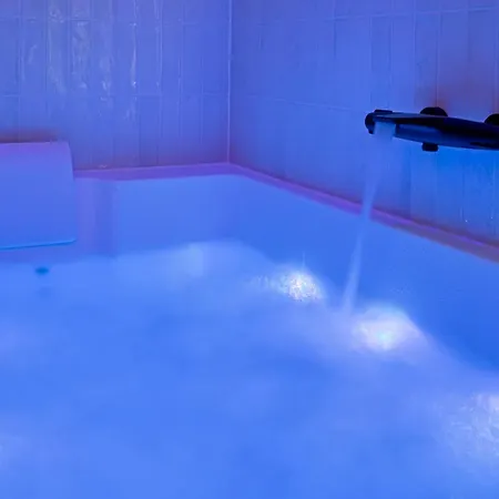 La Love-room D'alice Balneo Et Video-projecteur ! *