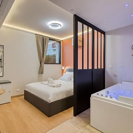 La Love-room D'alice Balneo Et Video-projecteur !