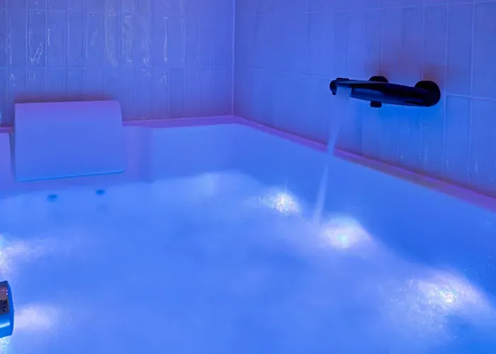 La Love-room D'alice Balneo Et Video-projecteur ! *